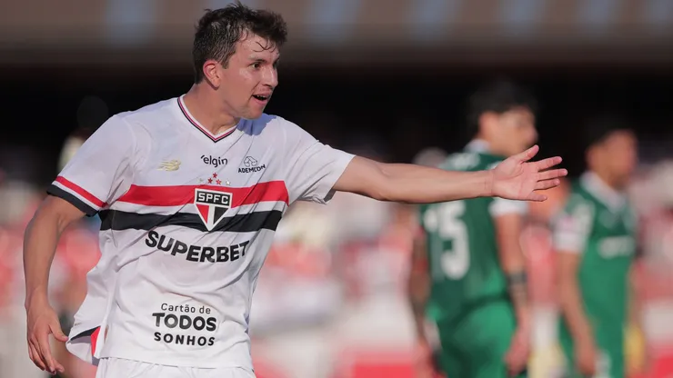 SP - SAO PAULO - 05/10/2025 - BRASILEIRO A 2025, SAO PAULO X PALMEIRAS - Tapia jogador do Sao Paulo comemora seu gol durante partida contra o Palmeiras no estadio Morumbi pelo campeonato Brasileiro A 2025. Foto: Ettore Chiereguini/AGIF