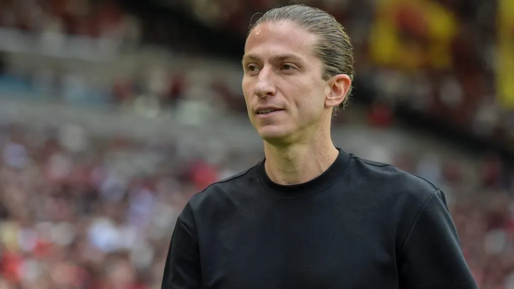 RJ – RIO DE JANEIRO – 31/08/2025 – BRASILEIRO A 2025, FLAMENGO X GREMIO – Filipe Luis tecnico do Flamengo durante partida contra o Gremio no estadio Maracana pelo campeonato Brasileiro A 2025. Foto: Thiago Ribeiro/AGIF