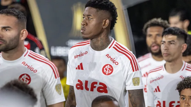 RJ - RIO DE JANEIRO - 13/08/2025 - COPA LIBERTADORES 2025, FLAMENGO X INTERNACIONAL - Vitao jogador do Internacional durante partida contra o Flamengo no estadio Maracana pelo campeonato Copa Libertadores 2025. Foto: Lucas Gabriel Cardoso/AGIF