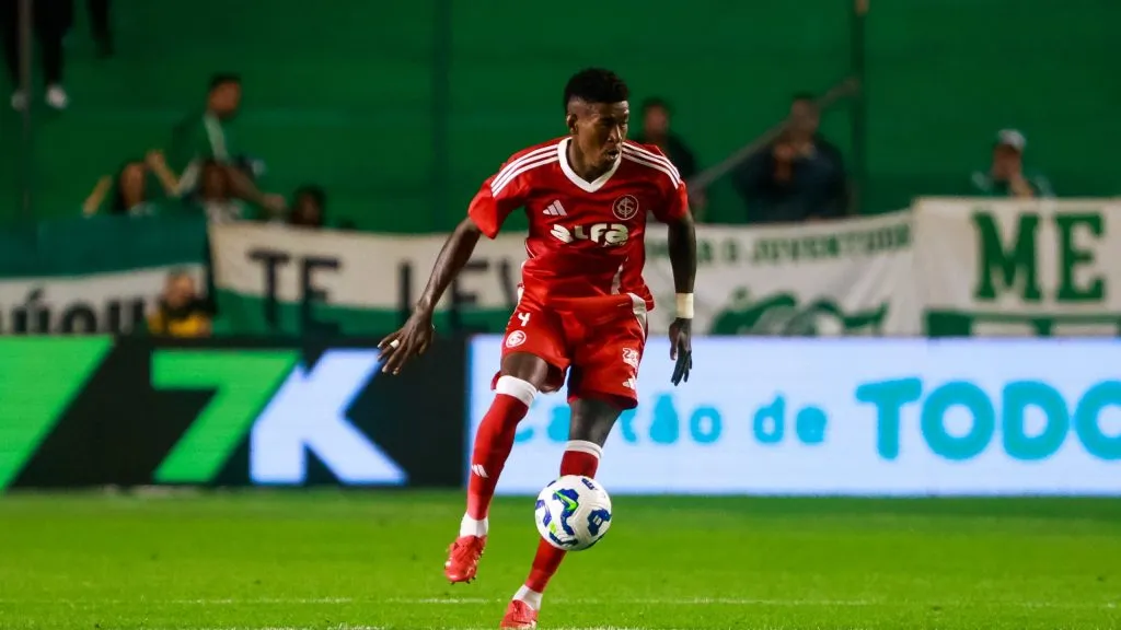 RS – CAXIAS DO SUL – 27/09/2025 – BRASILEIRO A 2025, JUVENTUDE X INTERNACIONAL – Vitao jogador do Internacional durante partida contra o Juventude no estadio Alfredo Jaconi pelo campeonato Brasileiro A 2025. Foto: Luiz Erbes/AGIF