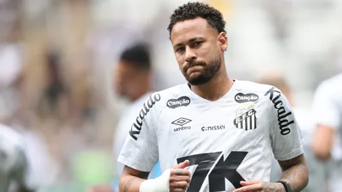 MG - BELO HORIZONTE - 14/09/2025 - BRASILEIRO A 2025, ATLETICO-MG X SANTOS - Neymar jogador do Santos durante aquecimento antes da partida contra o Atletico-MG no estadio Arena MRV pelo campeonato Brasileiro A 2025. Foto: Gilson Lobo/AGIF