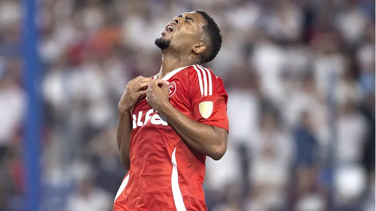 Gustavo Prado, atacante do Internacional em partida pela Conmebol Libertadores (Foto: Ernesto Ryan/Getty Images)