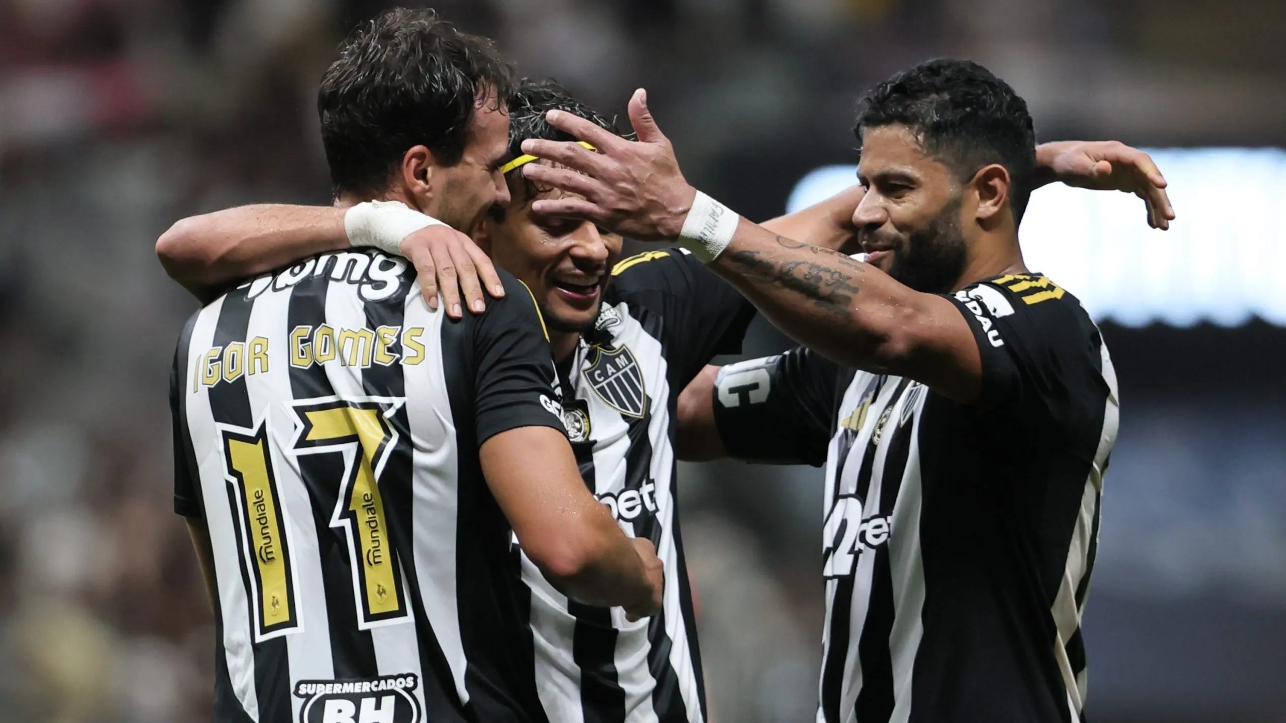 Igor Gomes jogador do Atletico-MG comemora seu gol com Scarpa e Hulk – Foto: Gilson Lobo/AGIF