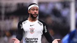 Memphis Depay em jogo do Timão