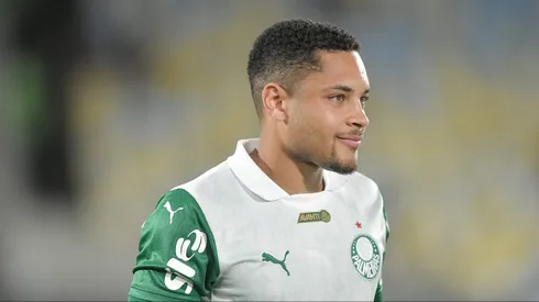 Vitor Roque estaria na mira do Milan para janeiro