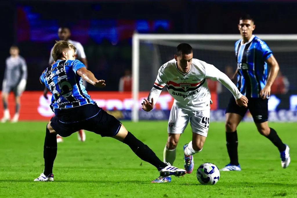 Lucca jogador do Sao Paulo durante partida contra o Gremio – Foto: Marcello Zambrana/AGIF
