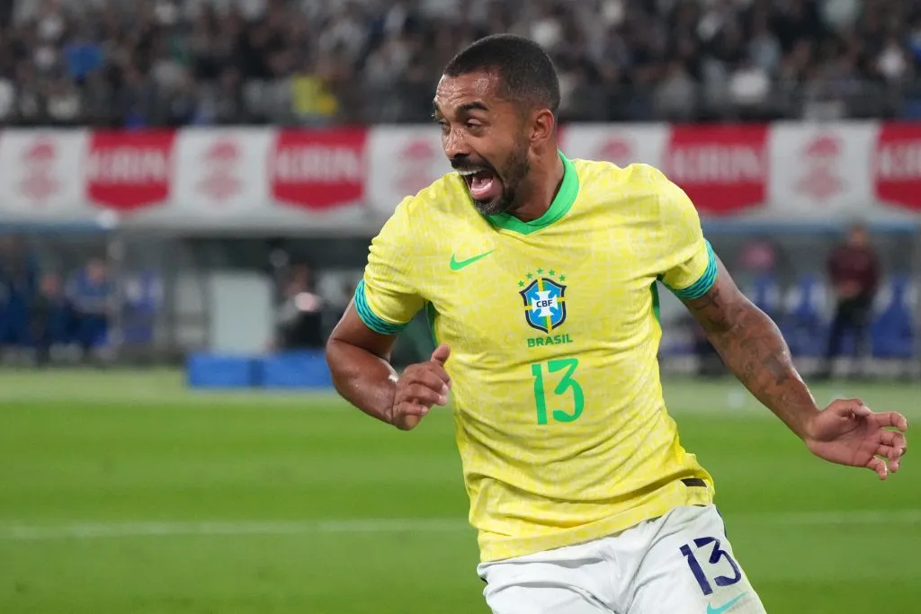 Paulo Henrique comemora gol em derrota do Brasil para o Japão em amistoso. Foto: Koji Watanabe/Getty Images.