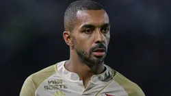 Vasco vê crescer assédio sobre Paulo Henrique, mas lateral não pensa em sair.