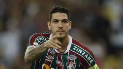 - Nino com a camisa do Fluminense