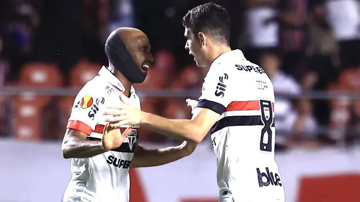 Dupla do São Paulo passa mais tempo no DM do que em campo - Foto Marcello ZambranaAGIF