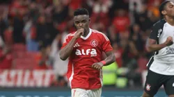 Carbonero comemorando gol diante do Corinthians