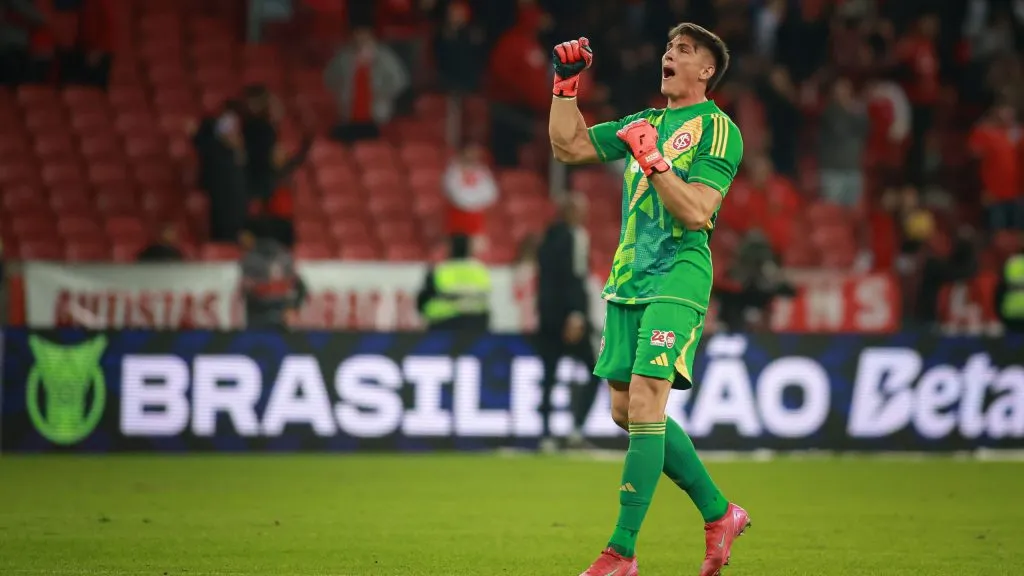 Rochet tem situação exposta no Internacional – Foto: Maxi Franzoi/AGIF