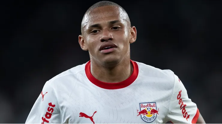 Jhon Jhon durante partida entre Botafogo e Red Bull Bragantino, no Estádio Nilton Santos, pelo Brasileirão.