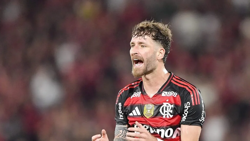 Foto: Thiago Ribeiro/AGIF – Léo Pereira durante jogo do Fla no Maracanã.