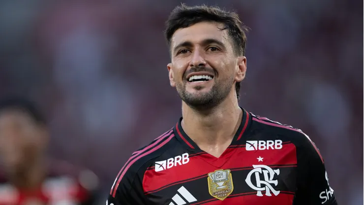 Arrascaeta jogador do Flamengo comemora seu gol - Foto: Jorge Rodrigues/AGIF