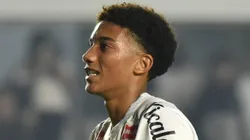 Robinho durante jogo do SFC na Vila Belmiro