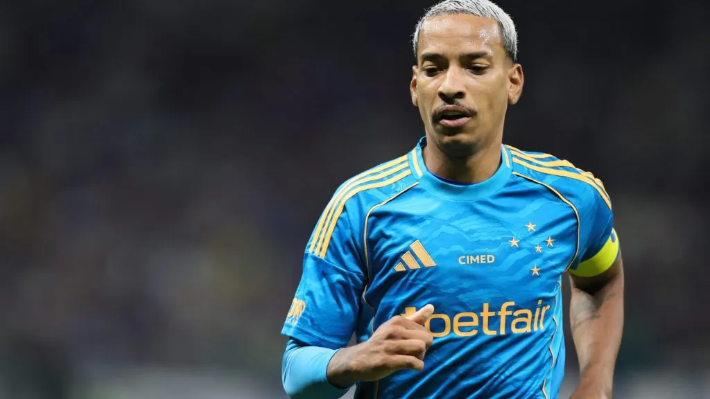 MG – BELO HORIZONTE – 05/10/2025 – BRASILEIRO A 2025, CRUZEIRO X SPORT – Matheus Pereira jogador do Cruzeiro durante partida contra o Sport no estadio Mineirao pelo campeonato Brasileiro A 2025. Foto: Gilson Lobo/AGIF