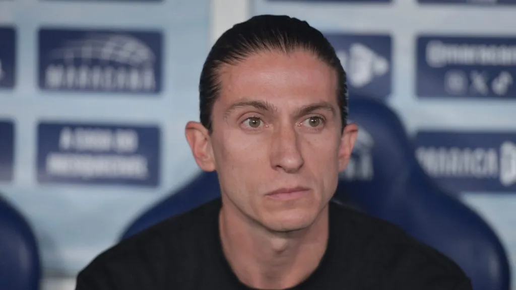 Filipe Luis tecnico do Flamengo durante partida contra o Cruzeiro no estadio Maracana pelo campeonato Brasileiro A 2025. Foto: Thiago Ribeiro/AGIF
