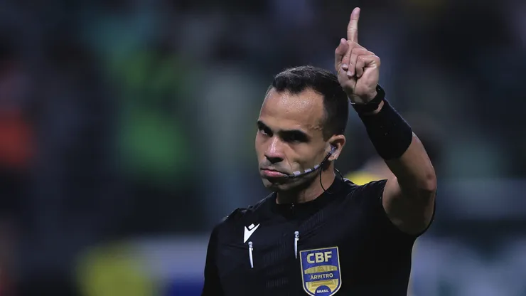 Árbitro Alex Gomes Stefano. Foto: Ettore Chiereguini/AGIF