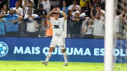 Barreal comemorando o segundo gol santista. Foto: Mauricio De Souza/AGIF