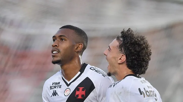 Rayan comemorando gol do Vascão. Foto: Thiago Ribeiro /AGIF