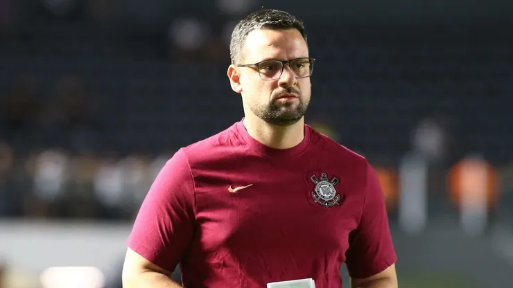 ucas silvestre técnico do Corinthians durante partida contra o Santos - Foto: Mauricio De Souza/AGIF
