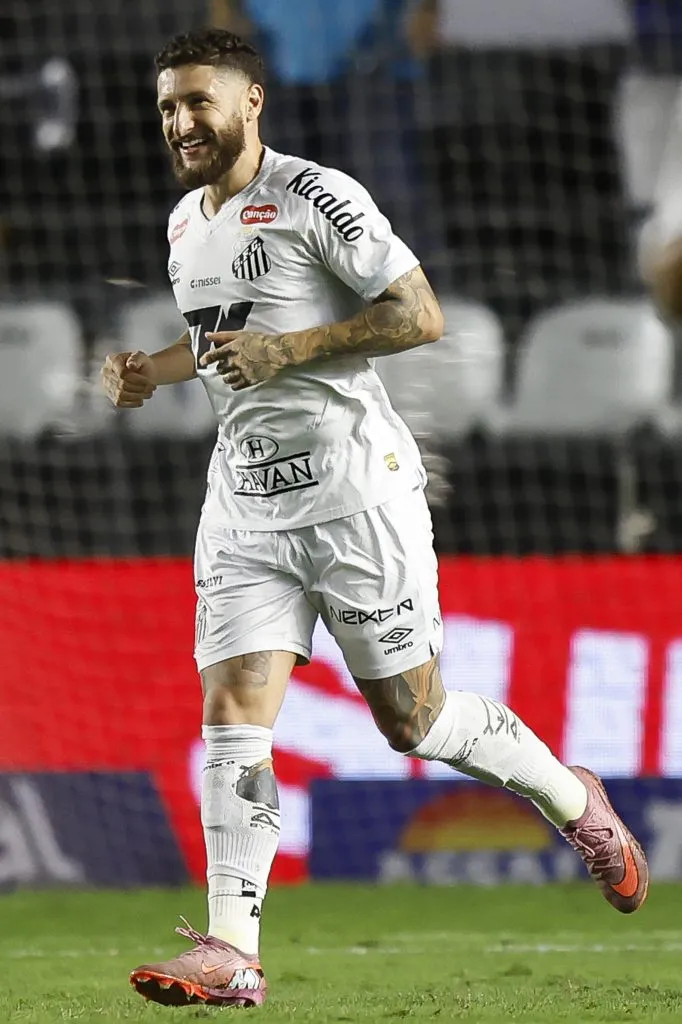 Zé Rafael comemorando seu gol em Santos x Corinthians – (Photo by Miguel Schincariol/Getty Images)
