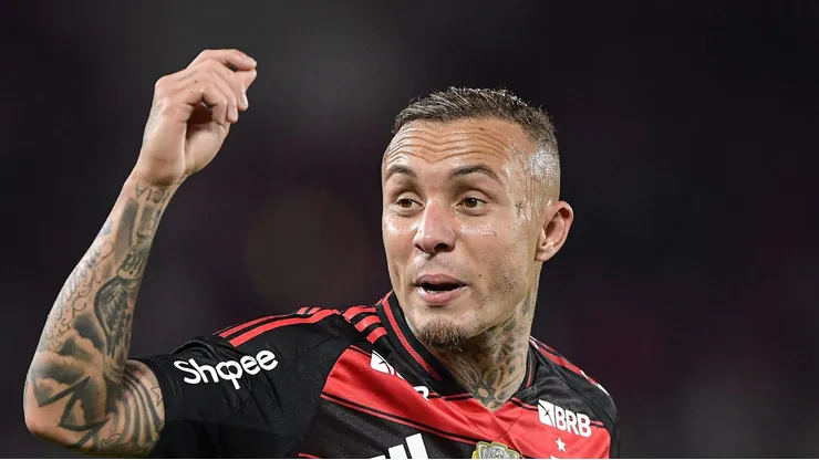 RJ - RIO DE JANEIRO - 20/07/2025 - BRASILEIRO A 2025, FLAMENGO X FLUMINENSE - Everton Cebolinha jogador do Flamengo durante partida contra o Fluminense no estadio Maracana pelo campeonato Brasileiro A 2025.