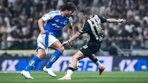 Lucas Silva e Bernard em lance de Atlético-MG x Cruzeiro