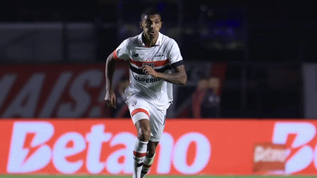 Luiz Gustavo em ação pelo Tricolor – Foto: Marcello Zambrana/AGIF
