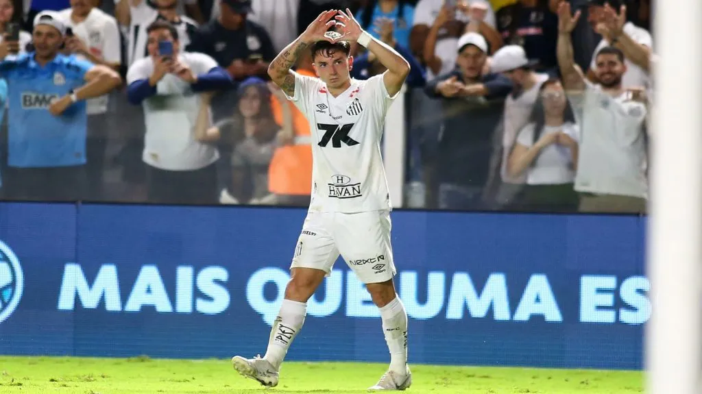 Barreal vem se consolidando no elenco do Santos e ganha confiança de Vojvoda – Foto: Mauricio De Souza/AGIF