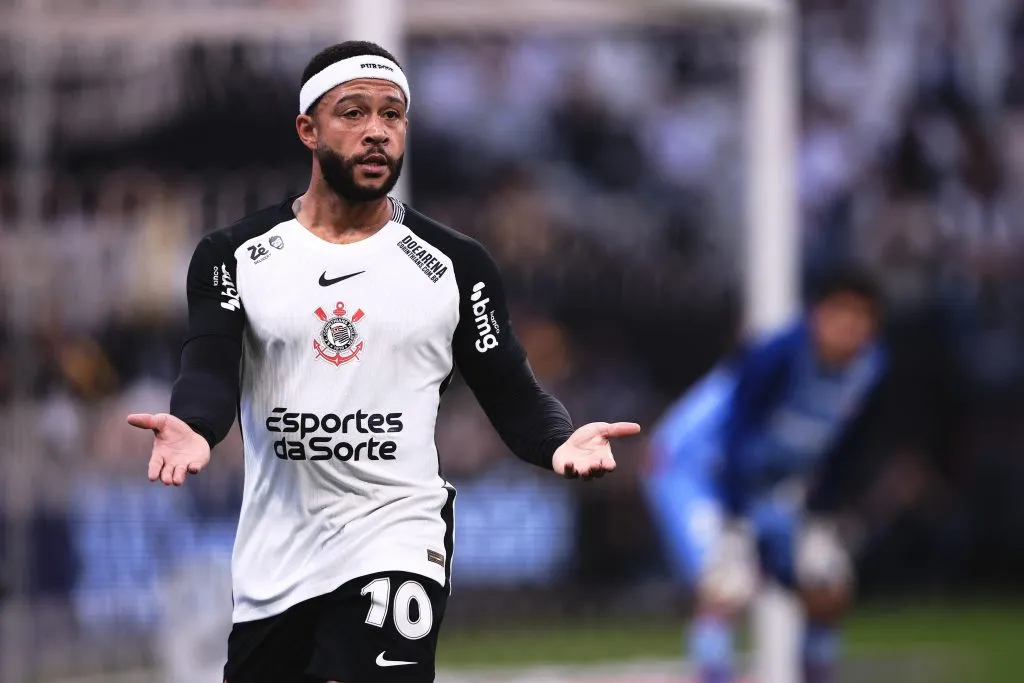 SMemphis Depay jogador do Corinthians durante partida contra o Fortaleza no estadio Arena Corinthians pelo campeonato Brasileiro A 2025. Foto: Ettore Chiereguini/AGIF