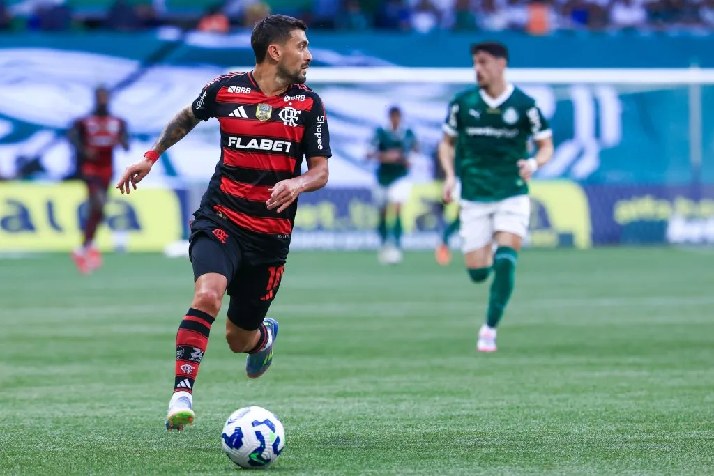 De Arrascaeta jogador do Flamengo durante partida contra o Palmeiras no estadio Arena Allianz Parque pelo campeonato Brasileiro A 2025. Foto: Marcello Zambrana/AGIF