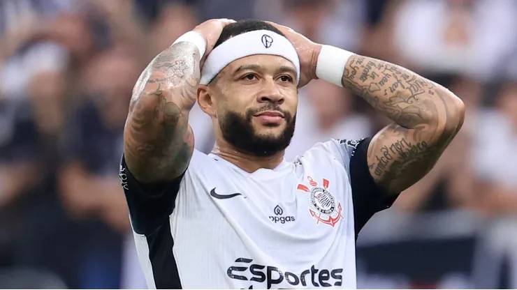 Memphis Depay tem permanência incerta em 2026 - Foto: Marcello Zambrana/AGIF.