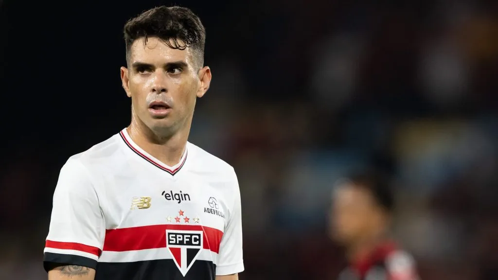 RJ – RIO DE JANEIRO – 12/07/2025 – BRASILEIRO A 2025, FLAMENGO X SAO PAULO – Oscar jogador do Sao Paulo durante partida contra o Flamengo no estadio Maracana pelo campeonato Brasileiro A 2025. Foto: Jorge Rodrigues/AGIF