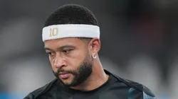 Memphis Depay durante partida contra o Botafogo.