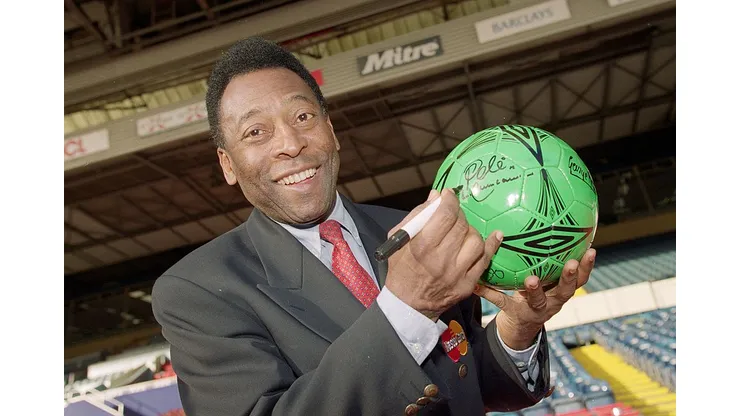 31 Oct 2000: Pele during an AXA photocall at Wembley in London. Mandatory Credit: Clive Mason /Allsport