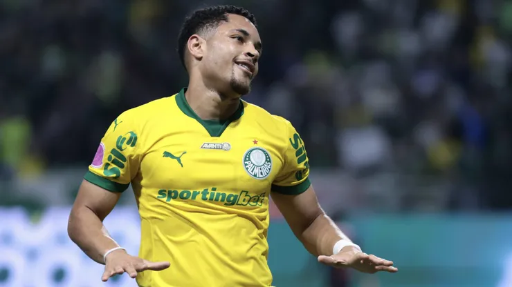 Vitor Roque jogador do Palmeiras comemora seu gol durante partida contra o Bragantino no estadio Arena Allianz Parque pelo campeonato Brasileiro A 2025. Foto: Marcello Zambrana/AGIF
