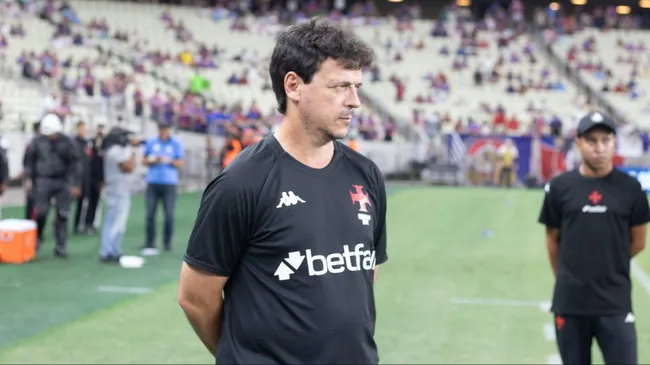 Diniz tecnico do Fortaleza durante partida contra o Vasco no estadio Arena Castelao pelo campeonato Brasileiro A 2025. Foto: Baggio Rodrigues/AGIF