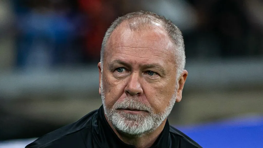 Mano Menezes deve promover mudanças no time contra o Fortaleza. Foto: Fernando Moreno/AGIF