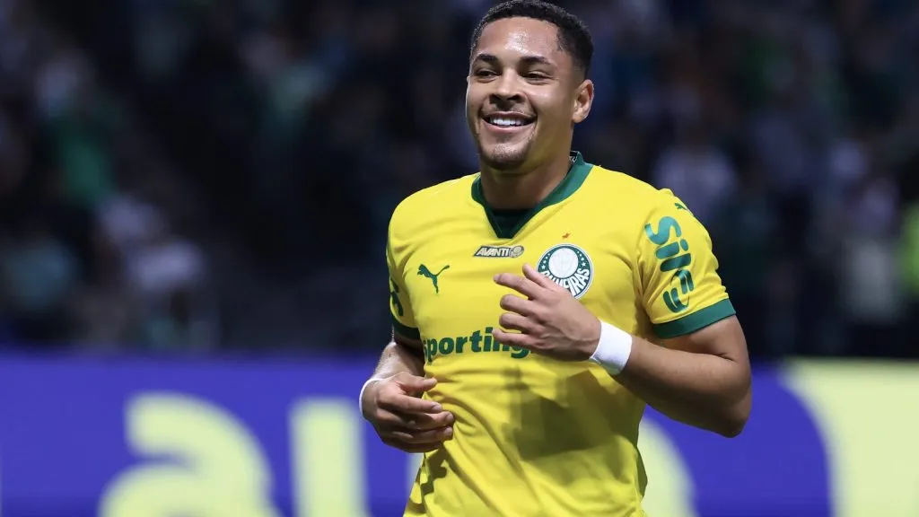 Vitor Roque, jogador do Palmeiras, citou o Flamengo. Foto: Marcello Zambrana/AGIF