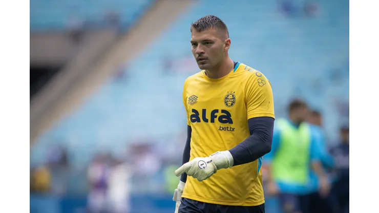 RS - PORTO ALEGRE - 28/09/2025 - BRASILEIRO A 2025, GREMIO X VITORIA - Gabriel Grando goleiro do Gremio durante partida contra o Vitoria no estadio Arena do Gremio pelo campeonato Brasileiro A 2025. Foto: Maxi Franzoi/AGIF