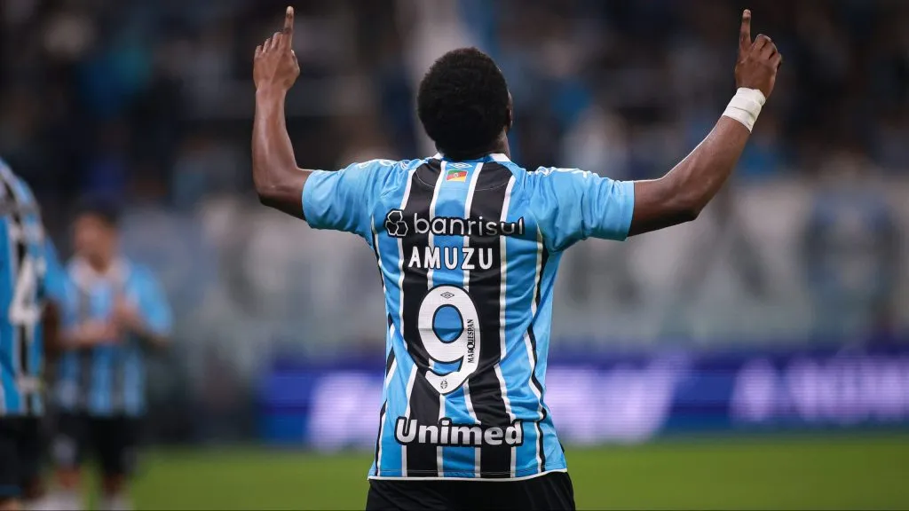 RS – PORTO ALEGRE – 08/07/2025 – RECOPA GAUCHA 2025, GREMIO X SAO JOSE – Francis Amuzu jogador do Gremio comemora seu gol durante partida contra o Sao Jose no estadio Arena do Gremio pelo campeonato Recopa Gaucha 2025. Foto: Maxi Franzoi/AGIF