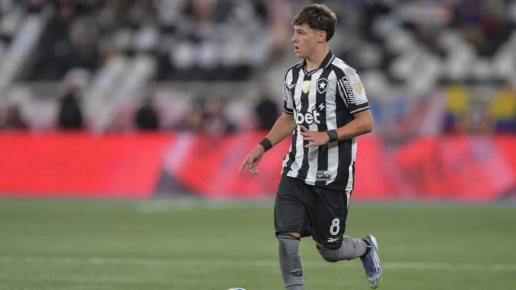 Montoro deve retornar em 45 dias ao Botafogo após cirurgia – Foto: Thiago Ribeiro/AGIF