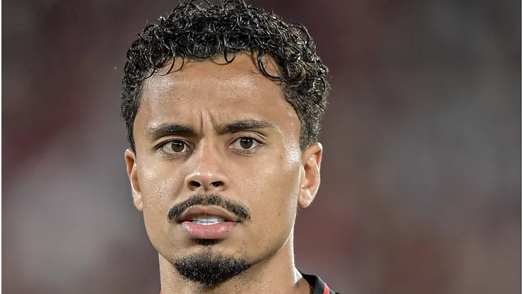 Flamengo vem buscando acordo com a saída de Allan para a chegada de novo reforço