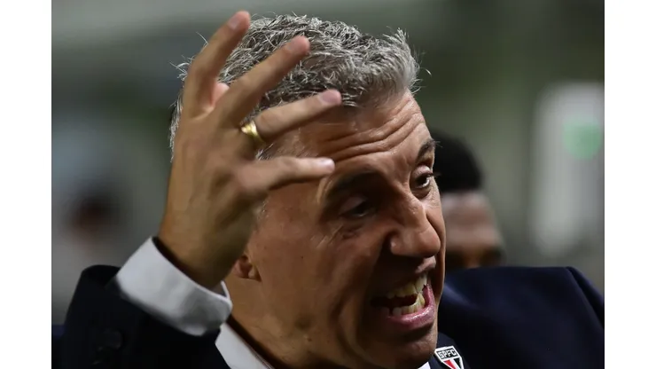 Crespo vem utilizando o zagueiro com frequência no São Paulo.