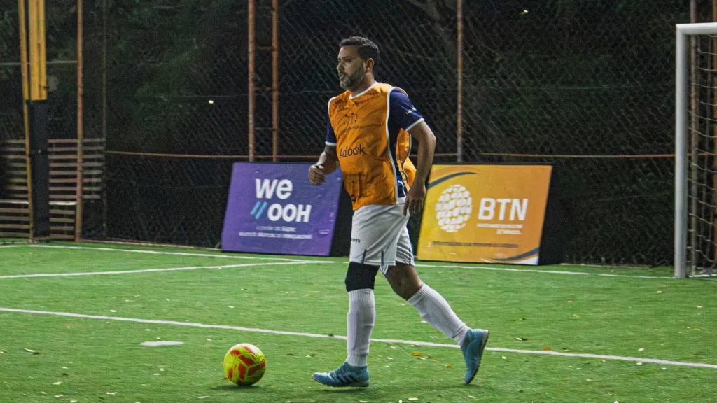 Wilson Silva resgatou a lendária eficiência de um goleiro-linha na vitória da ESSENCE – Foto: Gabriel Reinehr/Better Collective