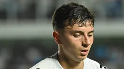 Barreal durante jogo do Peixe na Vila Belmiro.