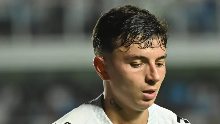 Barreal durante jogo do Peixe na Vila Belmiro.