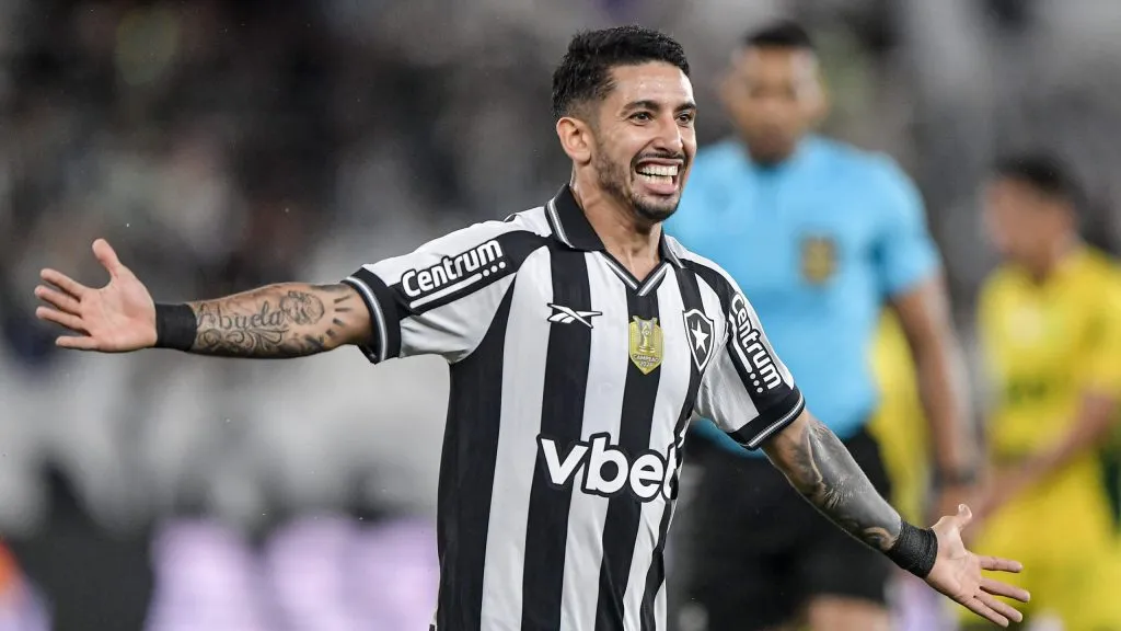 Santiago Rodriguez na partida entre Botafogo x Mirassol no Nilton Santos. Foto: Thiago Ribeiro/AGIF